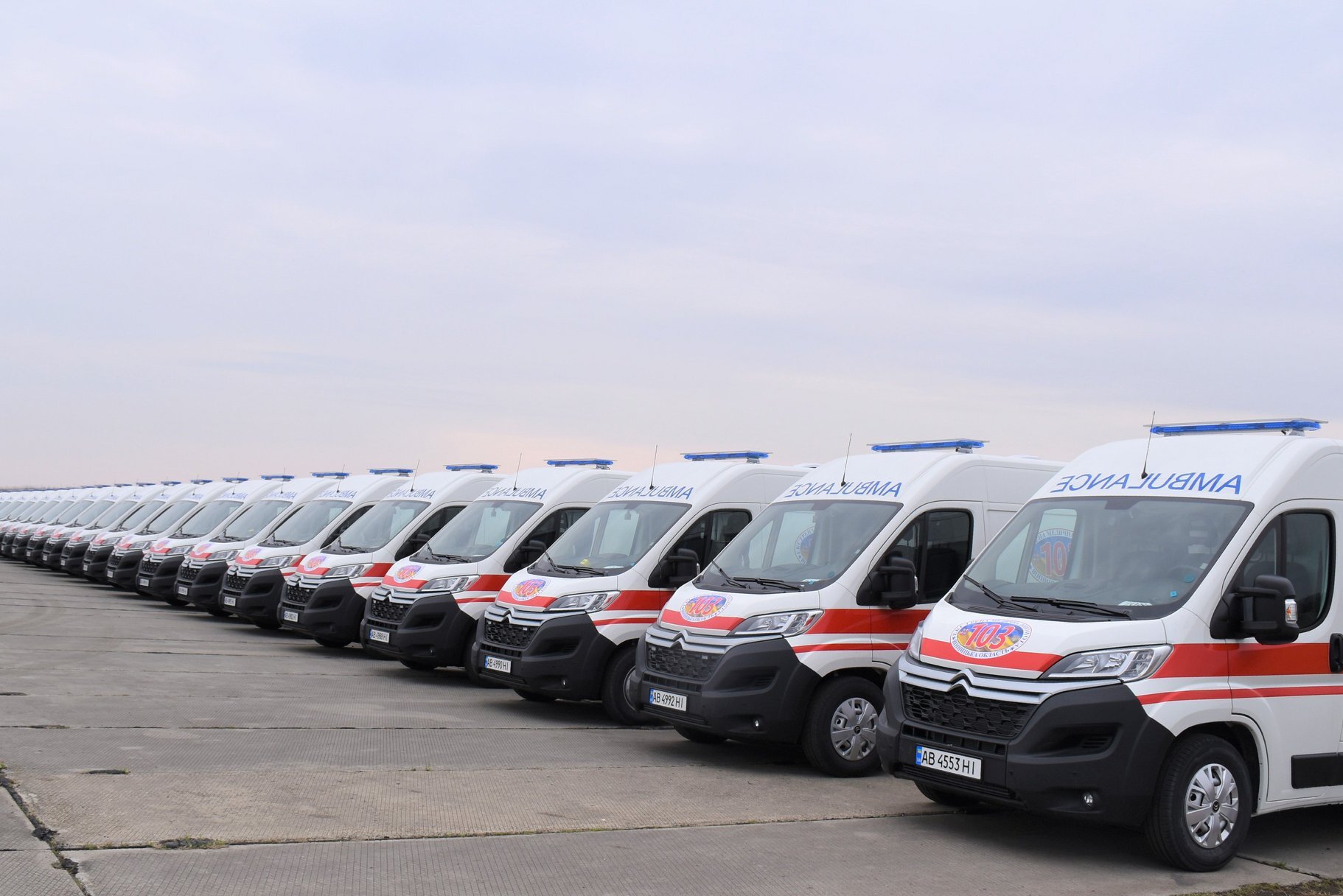 Ukrainian doctors received new ambulances from European donors