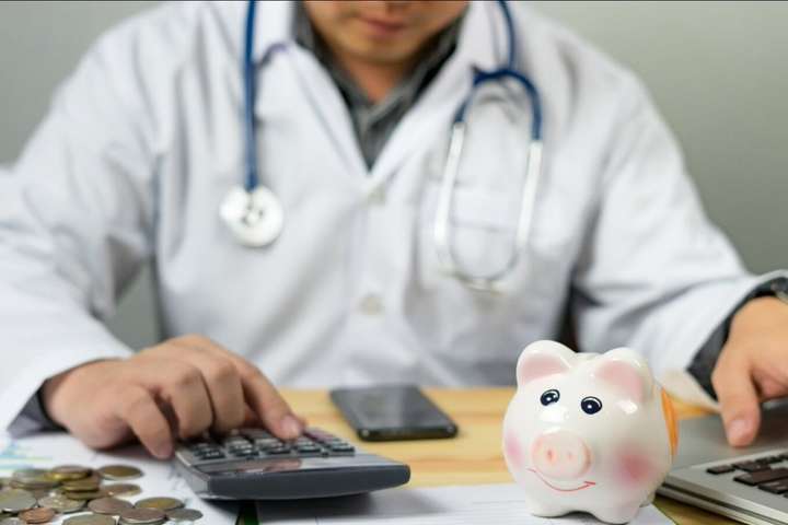 У 2022 році зарплатня лікарів зросла на 30%, - МОЗ - Асоціація Амбулаторної Медицини