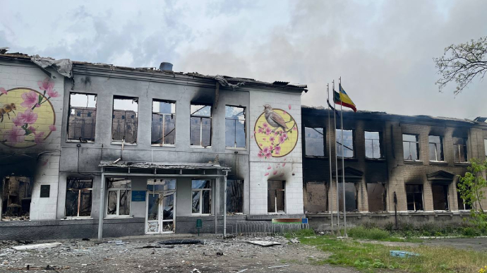 The Russians fired at the school with prohibited ammunition – it burned to the ground