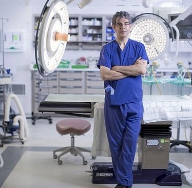 As a British military surgeon he helps save lives in Ukraine