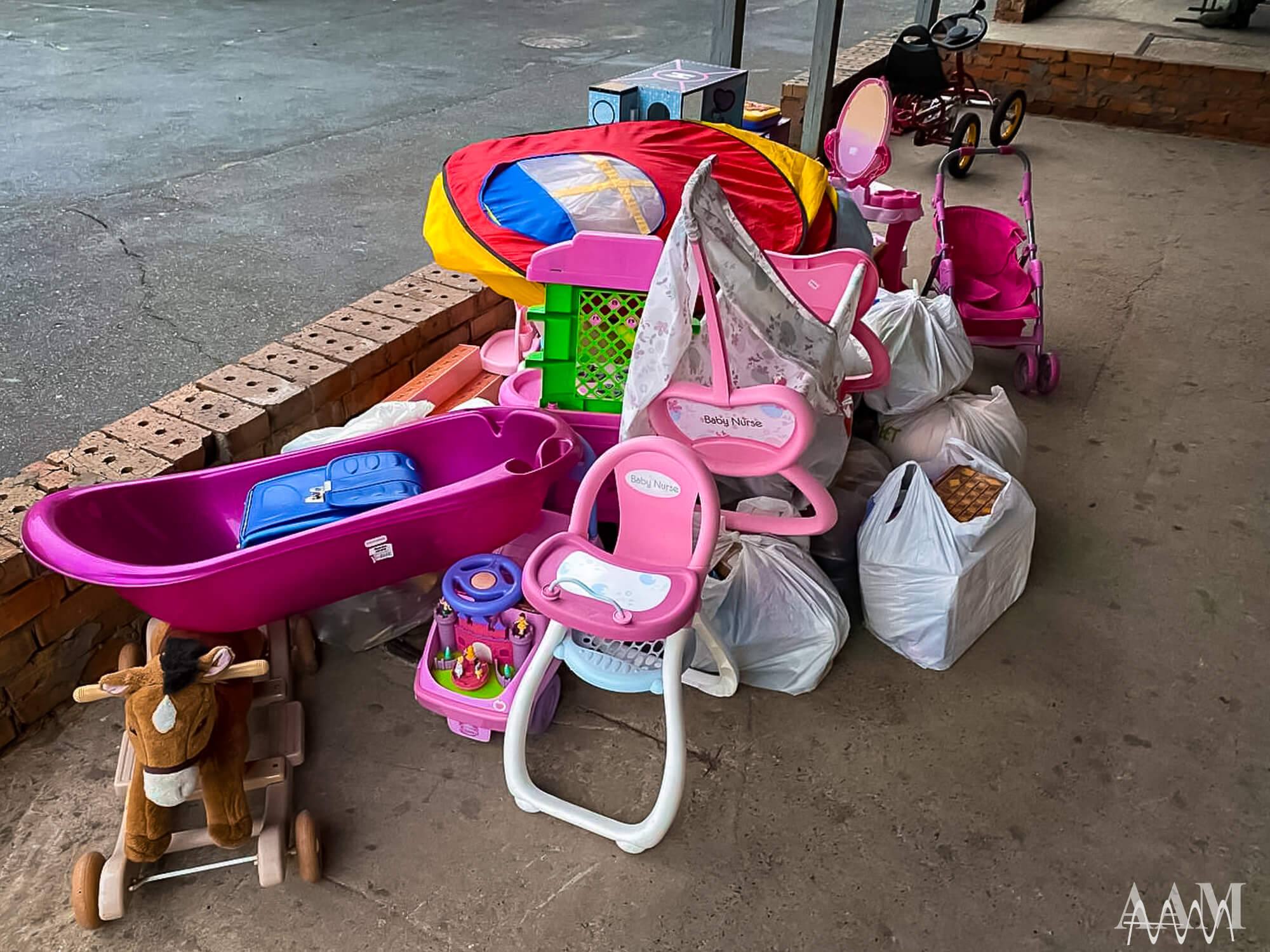 AAM HAS RECEIVED GRAND AID FROM “MEAT INDUSTRY” AND “MED”: CHILDREN’S TOYS, HOUSEHOLD EQUIPMENT – THANK YOU!